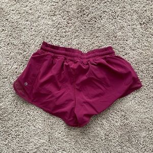Lululemon hotty hot cassis size 6